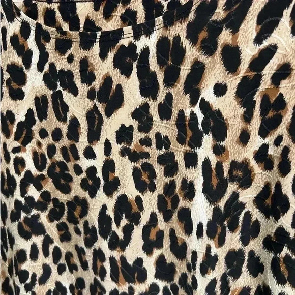Adorable leopard print blouse, size 10 - Picture 4 of 4